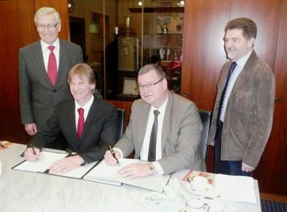 v.l.n.r. Anton Beha Ortsvorsteher, Michael Dupke Telekom-Beauftragter